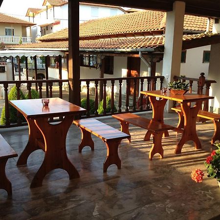 Ferienwohnung Menis Haus Vrasná Exterior foto